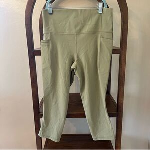 Athleta Sage Capri Leggings, Size Medium